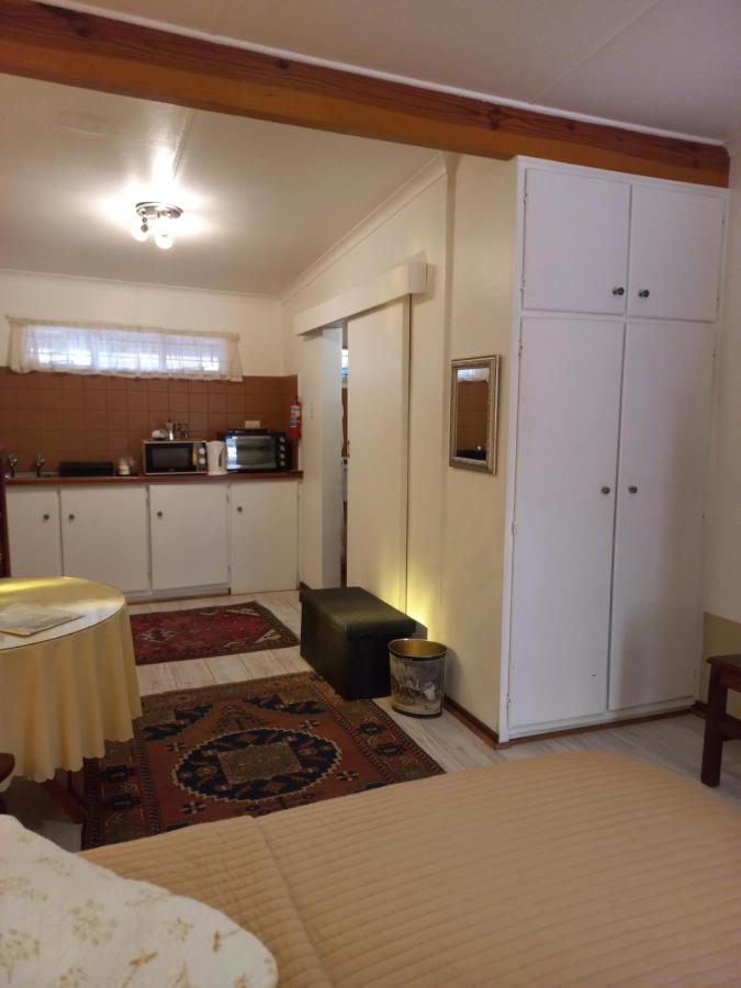 Hotel A La Fugue à Upington Extérieur photo