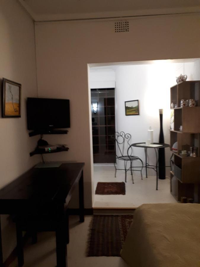 Hotel A La Fugue à Upington Extérieur photo